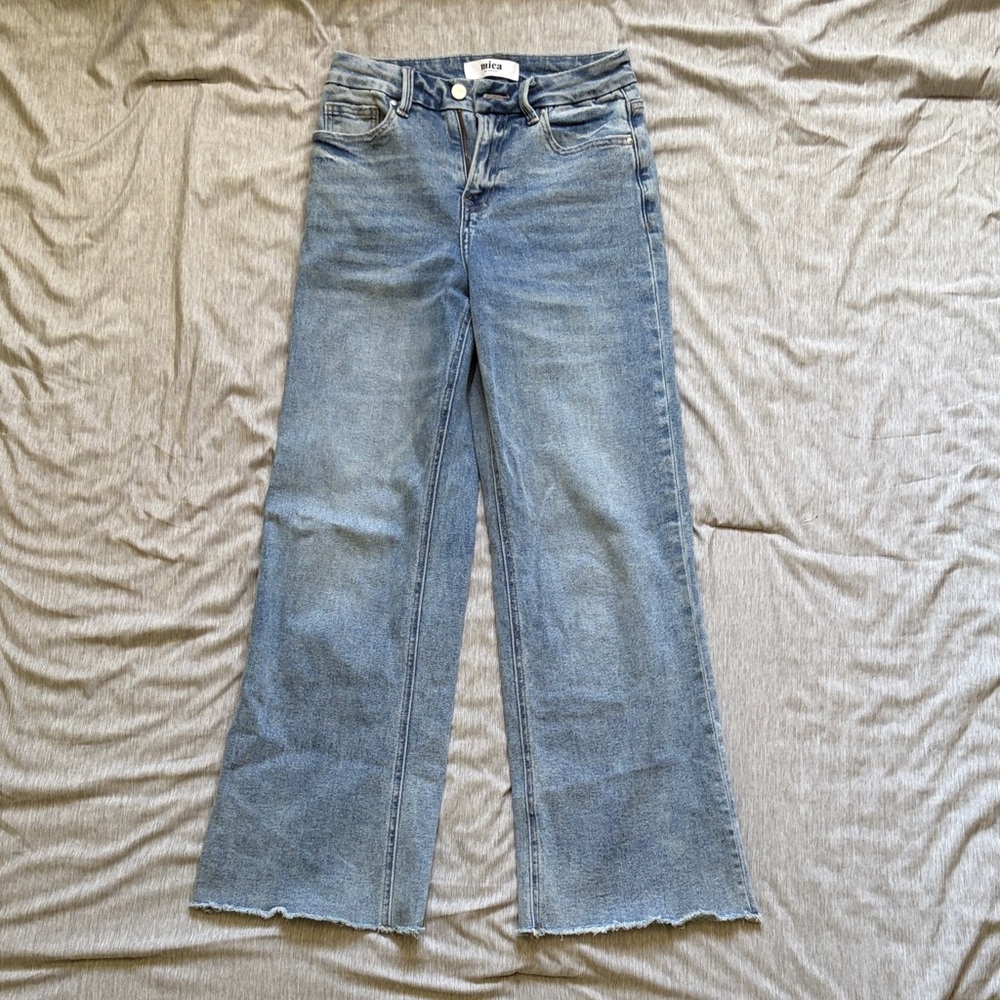 pale Wide-Leg Light Blue Denim Jeans with Raw Hem